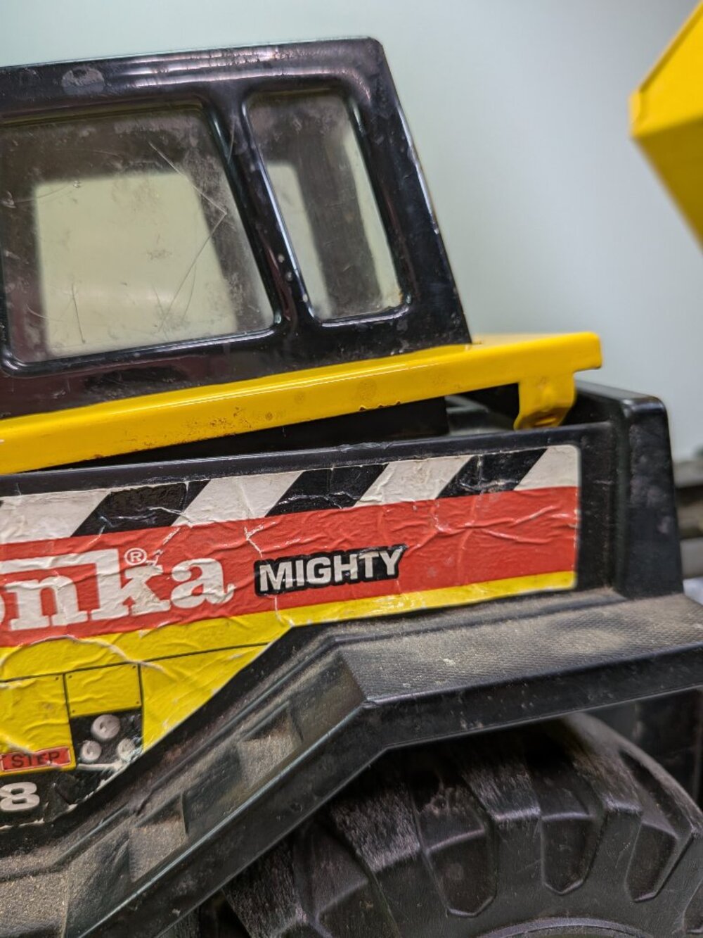 Vintage Tonka Mighty Dump Truck #768 Yellow Pressed Steel Plastic Chassis 90s - Picture 13 of 17